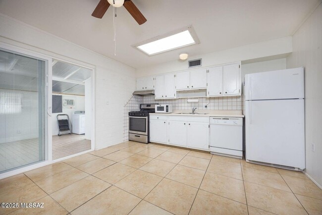 Building Photo - 390 N Silverbell Rd