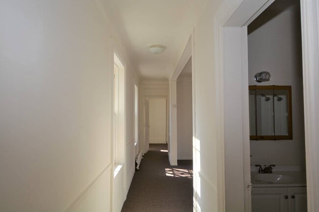 Building Photo - 3 Pine Terrace Rd