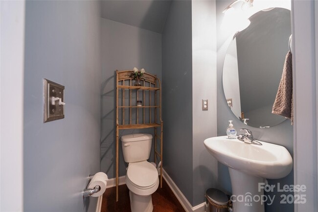 Building Photo - 4938 El Molino Dr