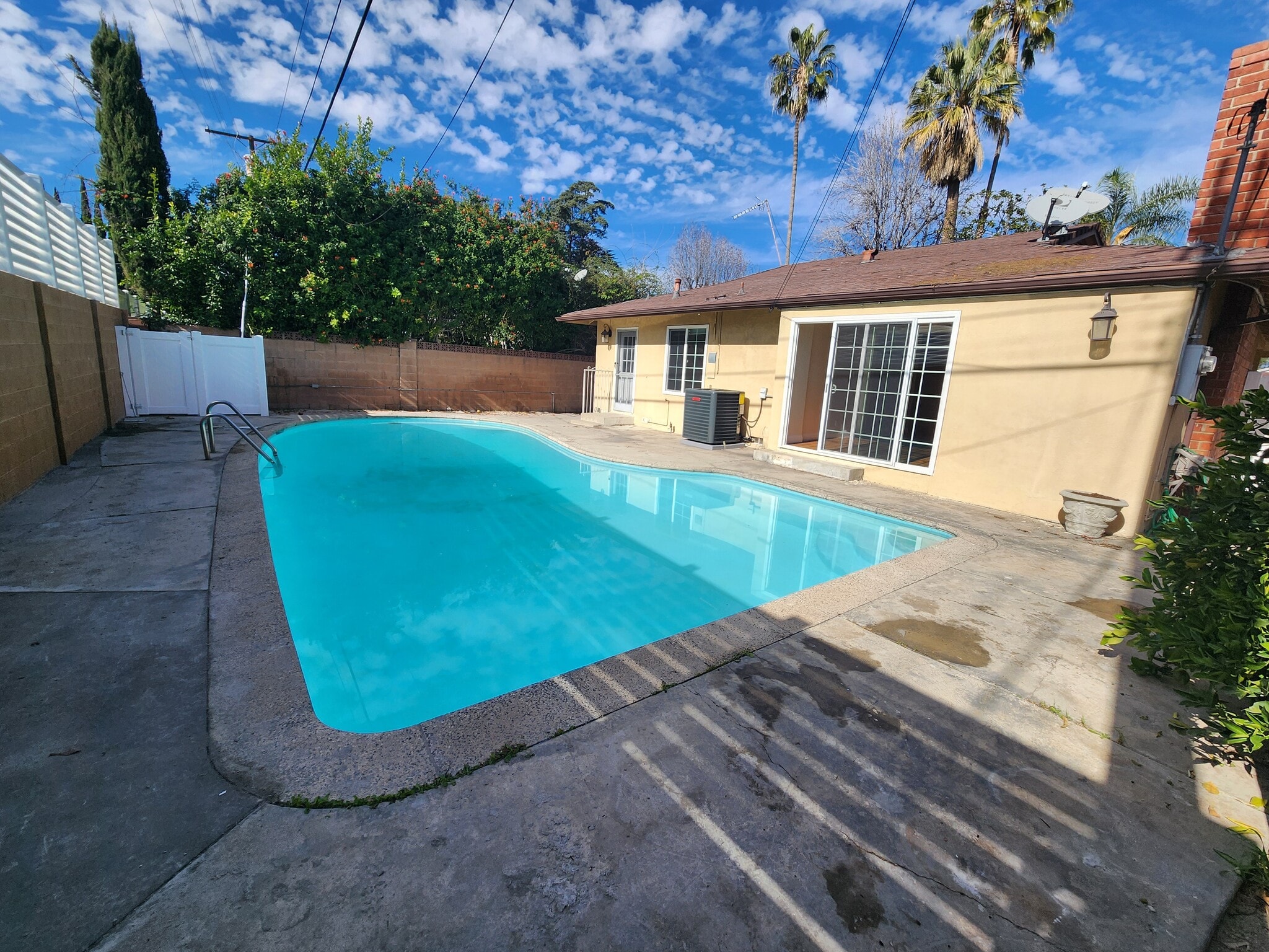 Building Photo - 13132 Hartland St