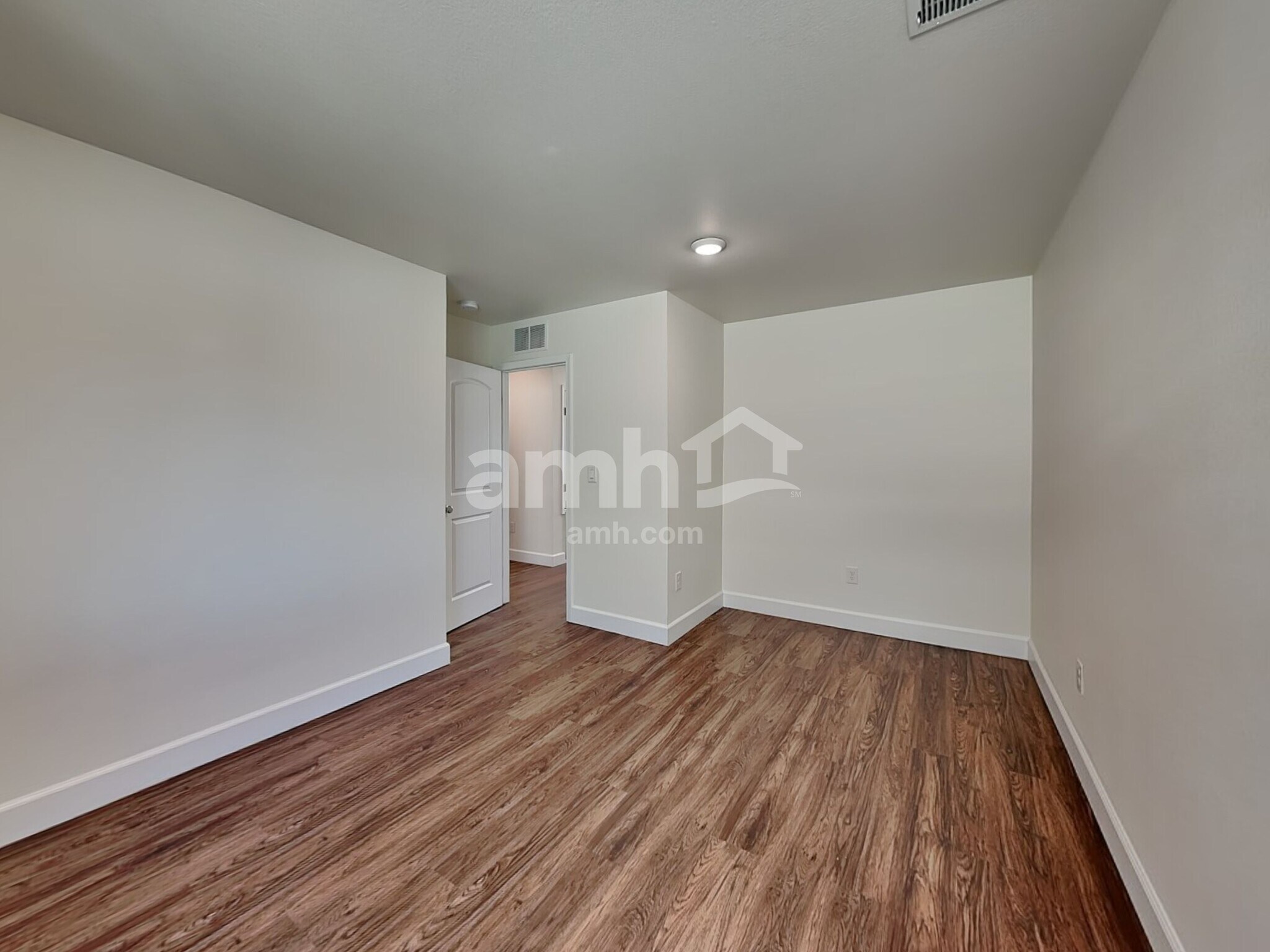 Building Photo - 6035 Schmidt St