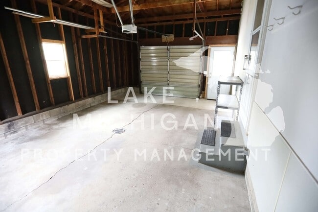 Building Photo - 14750 Parkwood Dr
