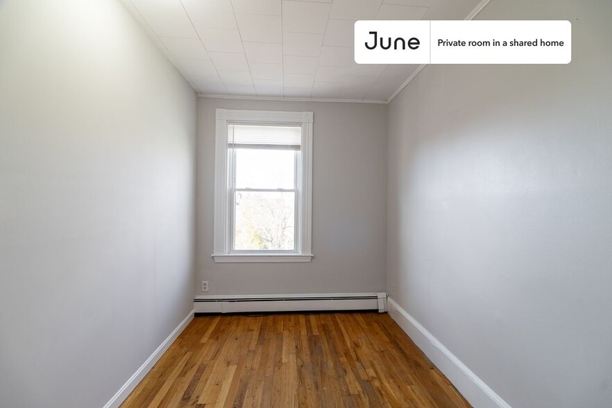 Primary Photo - Private bedroom in 4 bed/1 bath Home