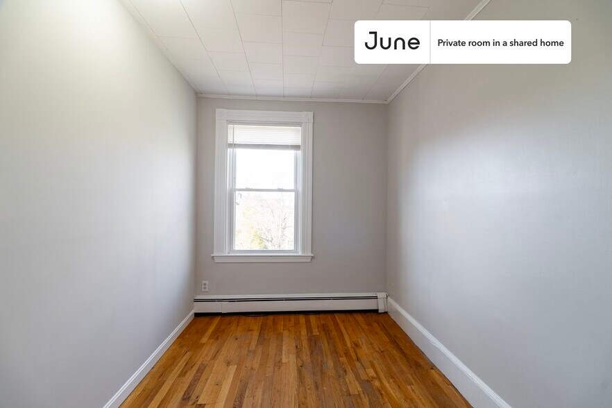 Primary Photo - Room in Shared 4 bed/1 bath home