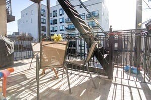 Building Photo - 124 1st Pl