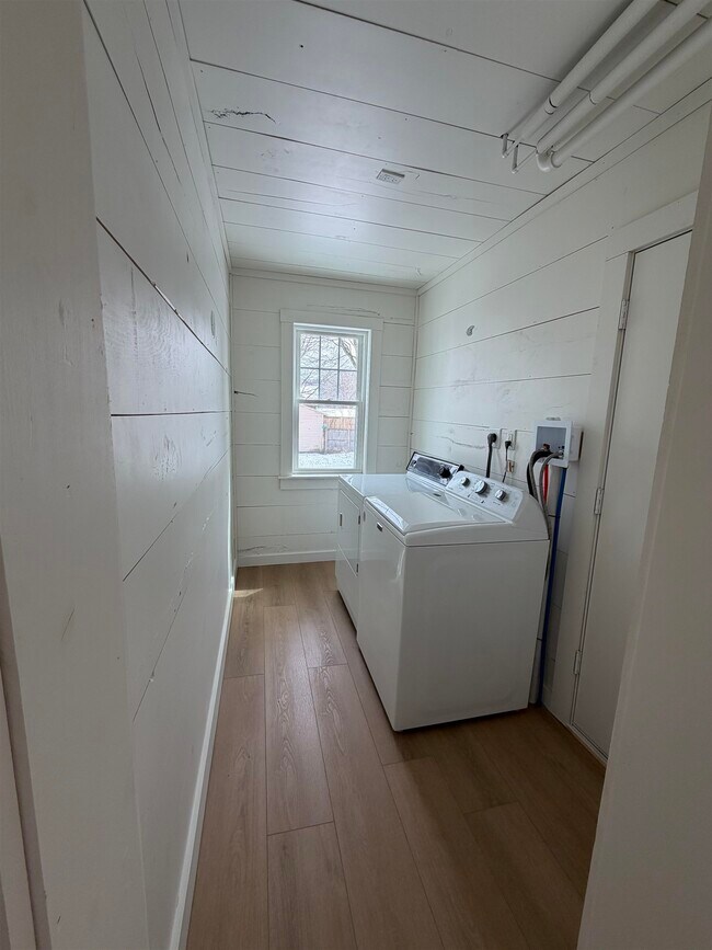 Building Photo - 78 Central St