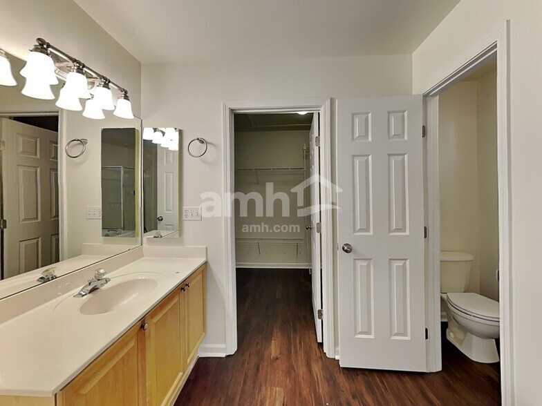 Building Photo - 3007 Linstead Dr