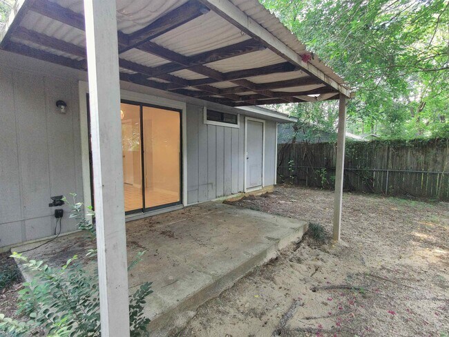 Building Photo - 905 Tomahawk Ct