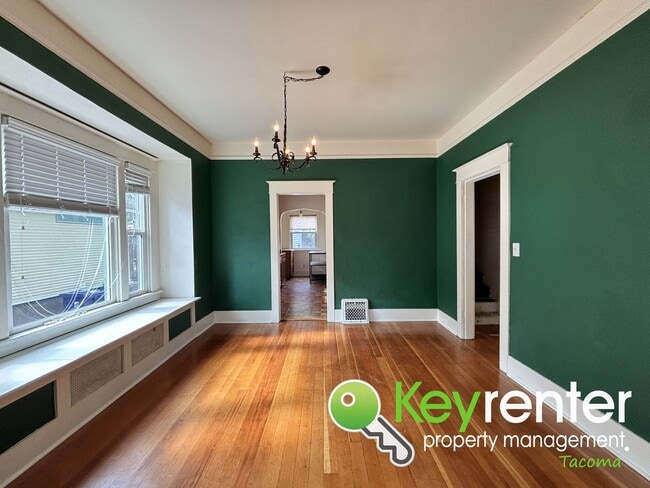 Building Photo - Charming 3-Bedroom Rental Home in Central ...