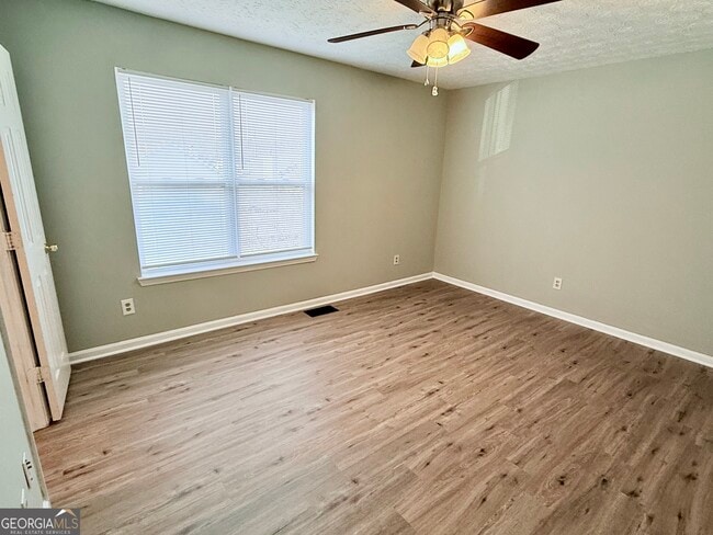 Building Photo - 420 Bainbridge Dr