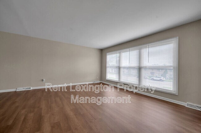 Building Photo - 833 Malabu Dr