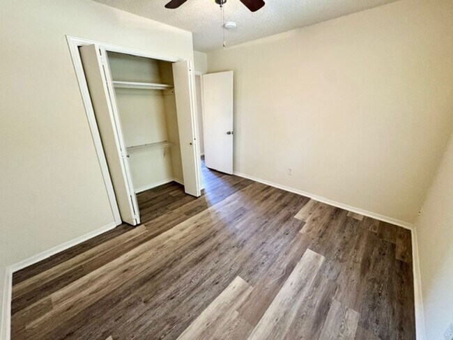 Building Photo - 3 bed 2 bath house now available for lease