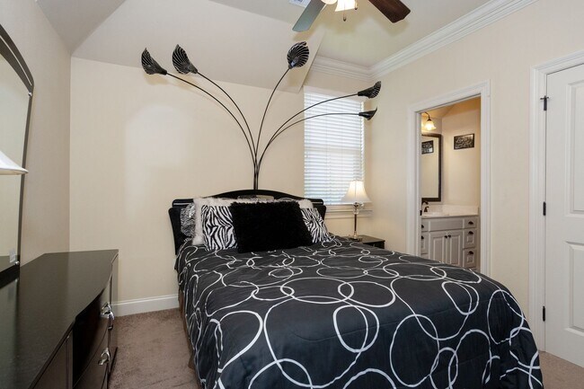 Building Photo - Fully Furnished, All-Inclusive Lakefront L...