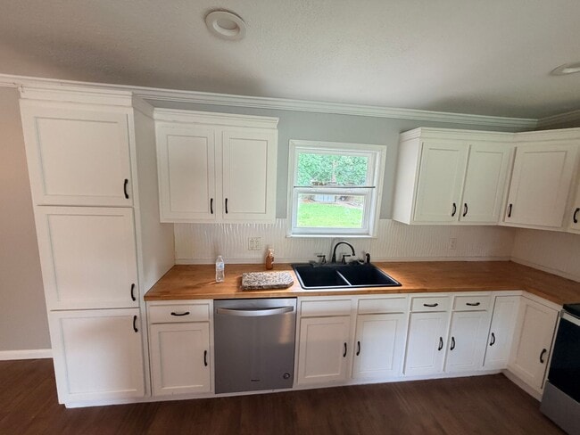 Building Photo - Gautier Property