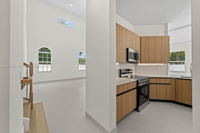 Building Photo - 3040 SW 44th Ct
