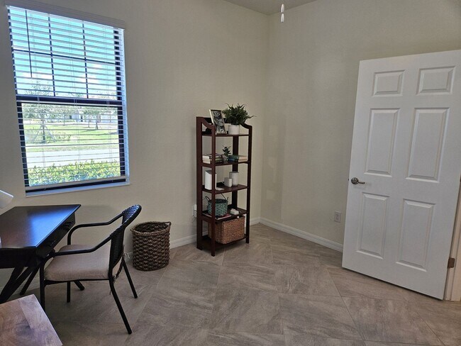 Building Photo - Seasonal Short-Term Sought after Sarasota National (Social Membership) with resort like Amenities!