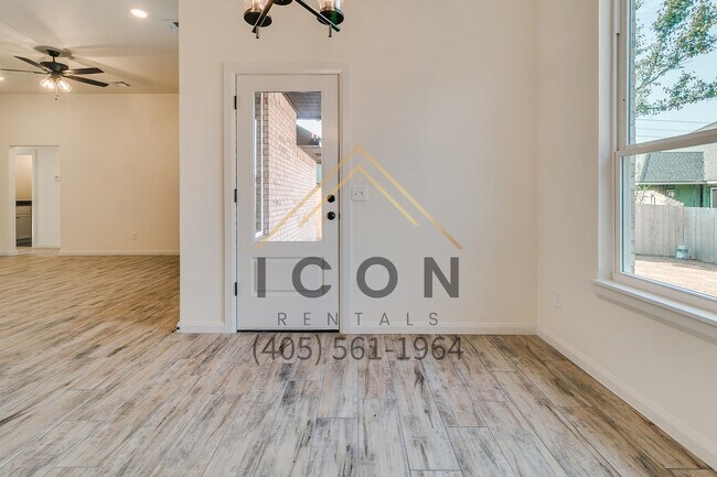 Building Photo - 8429 Stonewood Dr