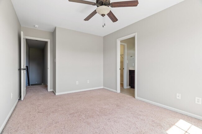 Building Photo - Justice Farm Townhome