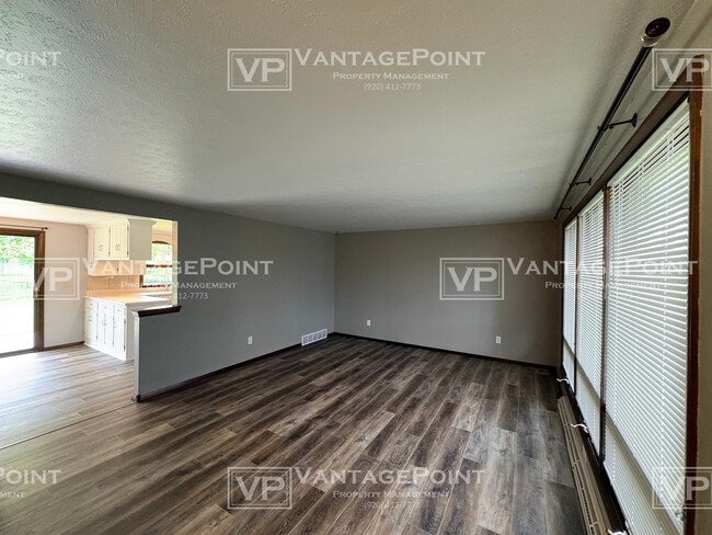 Building Photo - 4220 Hillcrest Dr