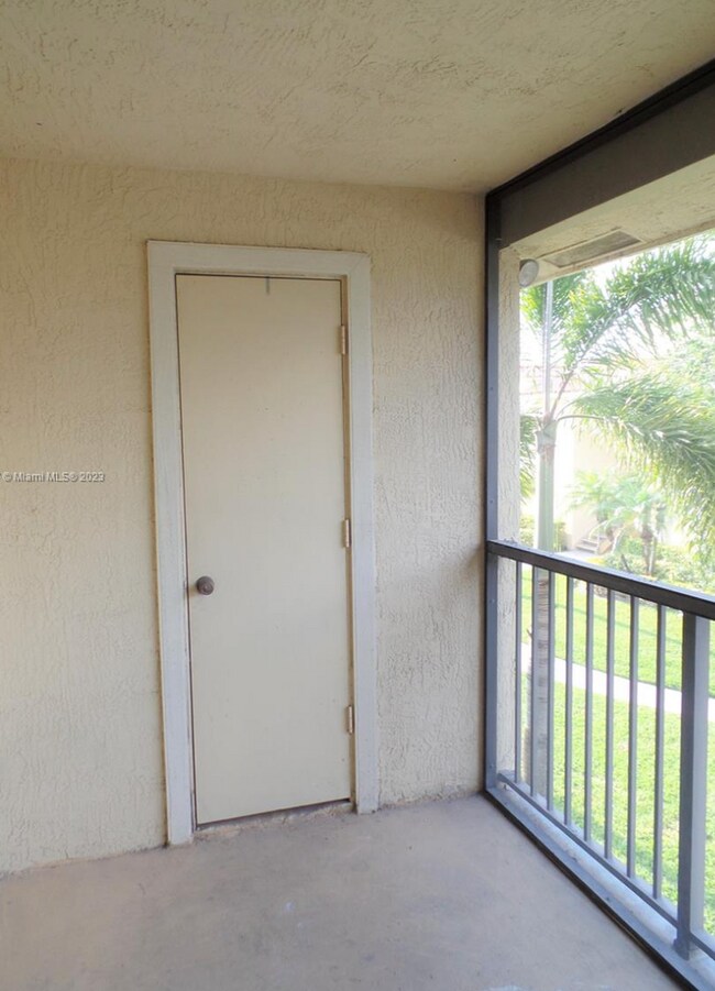 Building Photo - Beautifully Renovated 1-Bedroom, 1-Bathroom Condo in the Gated Community of Royal Poinciana!