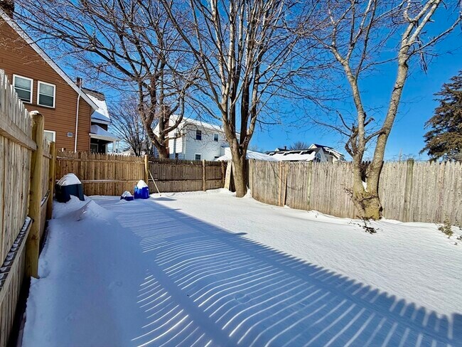 Building Photo - 12 Hall Pl