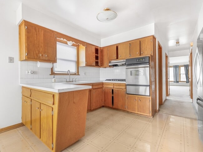 Building Photo - 2520 N Neva Ave