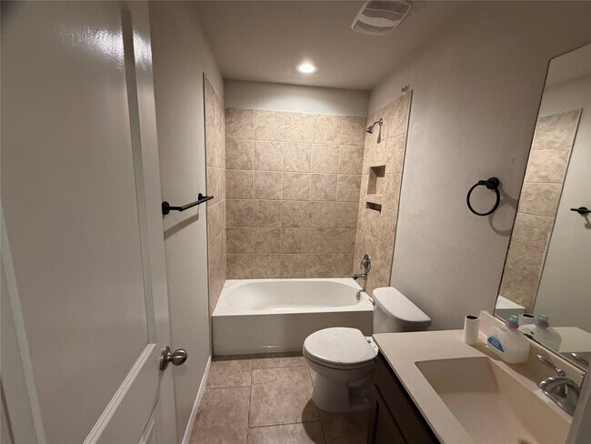 Building Photo - 24307 Hampton Terrace Ln