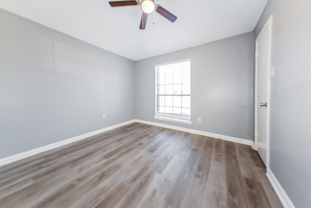 Building Photo - 1112 Paintbrush St