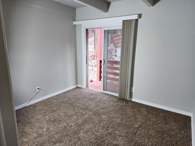 Building Photo - 425 E Fountain Pl