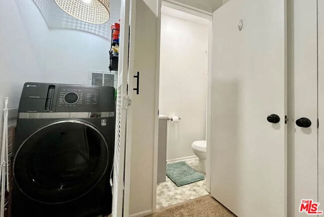 Building Photo - 5829 Bowcroft St