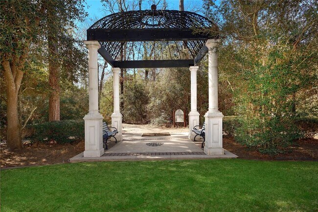 Building Photo - 2 E Pipers Green St