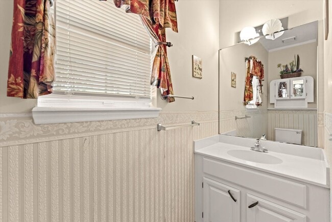 Building Photo - 3 BR, 2.5 BA, 2 Car Garage -- Charleston N...