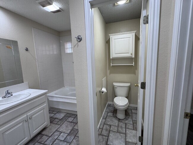 Building Photo - Beautiful Home Outside of City Limits!