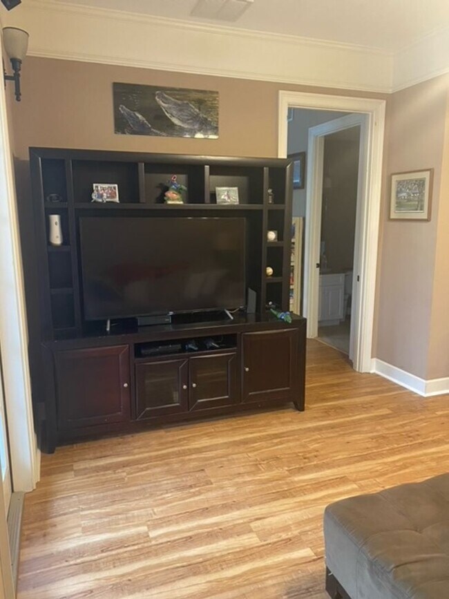 Building Photo - Jackson Square - 2 Bedroom, 2 Bathroom Condo **$400 Leasing Bonus**