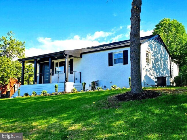 Building Photo - 6065 Munson Hill Rd
