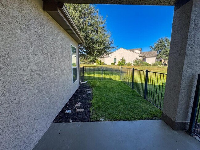 Building Photo - 100 Sunbird Ct