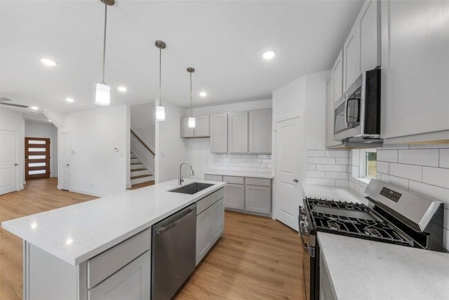 Building Photo - 1220 E 33rd St