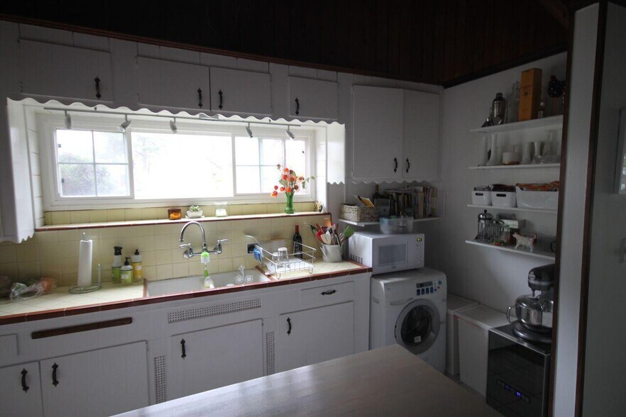 Building Photo - 2434 Oak St