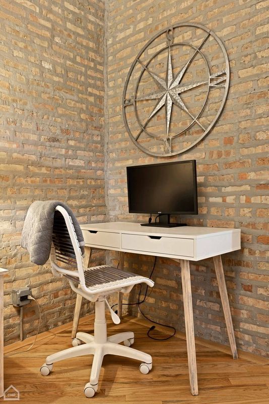 Building Photo - 2755 W Melrose St