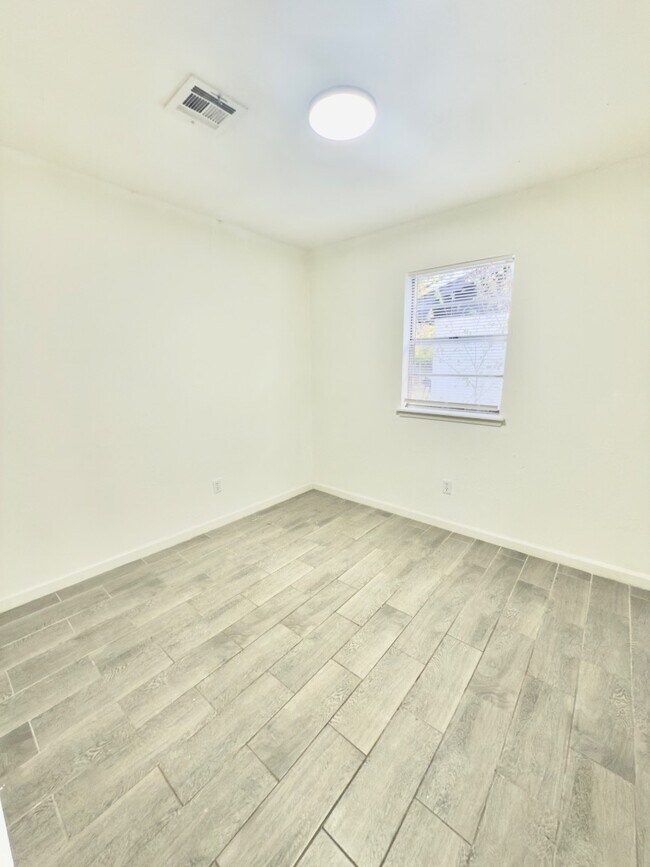 Building Photo - 4312 Meadowpark Dr