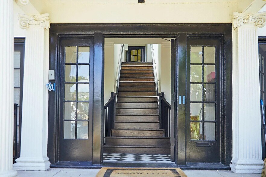 Building Photo - 3520 W 12th St