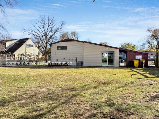 Building Photo - 123 Thomas Rd