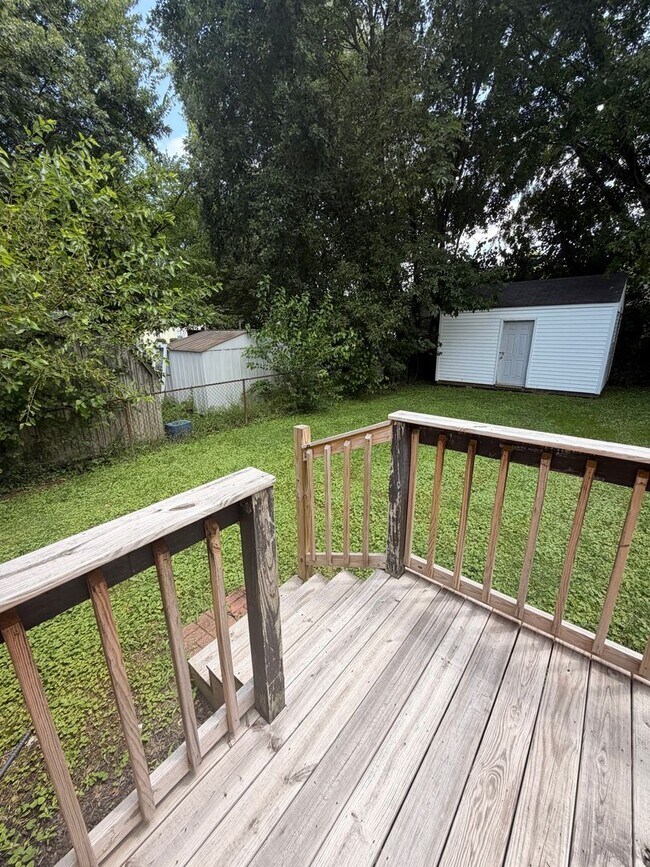 Building Photo - Gorgeous 2 bedroom/1 bath house!