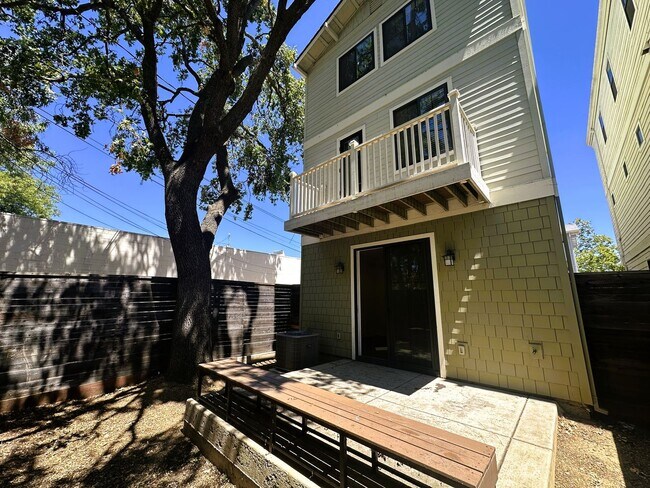 Building Photo - 2625 Nicasio Ln