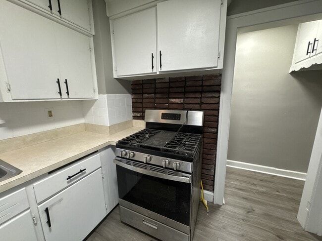 Building Photo - 11104 Lincoln Ave