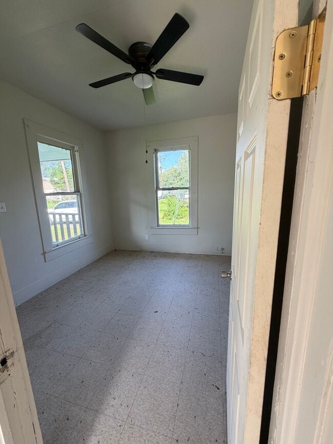Building Photo - Cute 2 Bedroom, 1 Bathroom Home in Beaumont