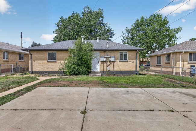 Building Photo - 2 bed 1 bath - Remodeled Home in Denver!