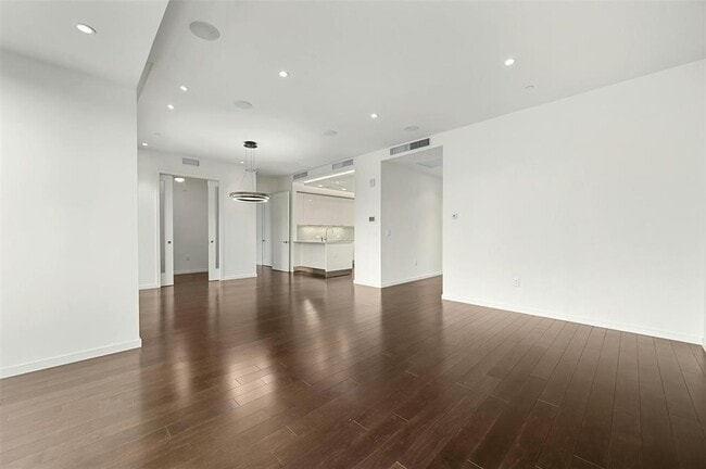 Building Photo - 200 N Congress Ave