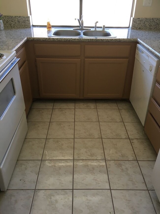 Building Photo - Great Location close to shopping at Durango and Summerlin Parkway