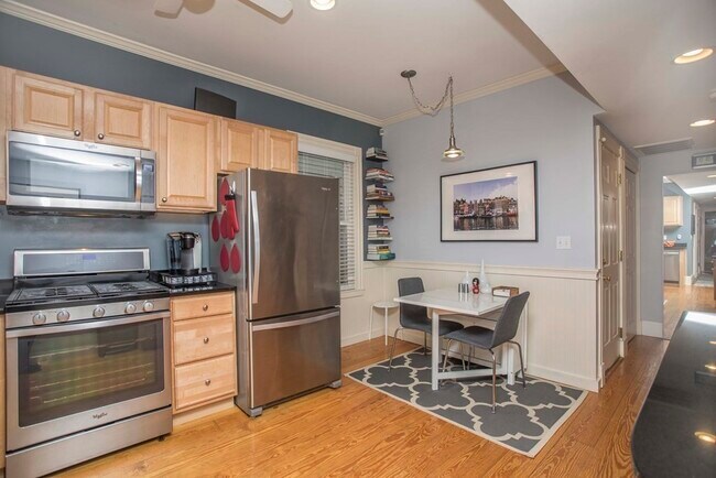 Building Photo - 633 Dorchester Ave